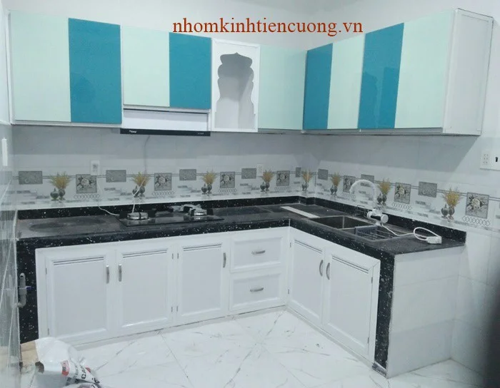Tủ bếp nhôm kính 2
